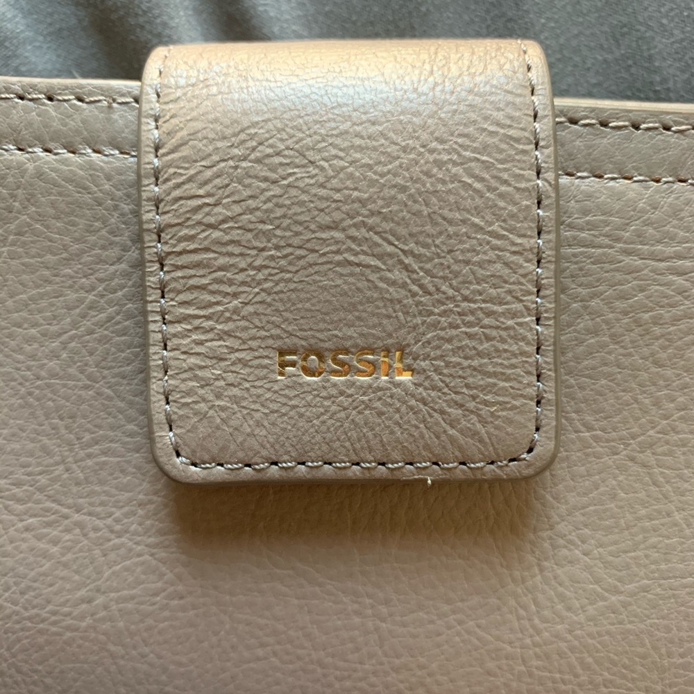 New! Rfid Blocking Fossil Snap Closure Wallet - image 6